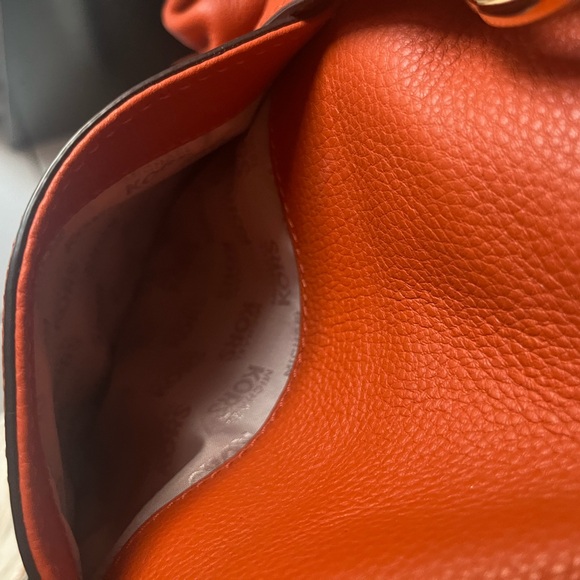 Authentic-Michael-Kors- orange leather - Picture 7 of 9